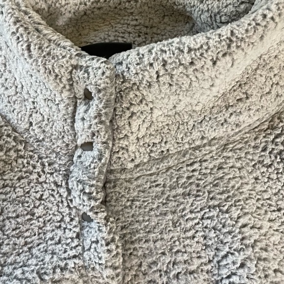 Pulse grey fleece jacket with pockets and snaps at neck super cozy and warm - Picture 8 of 10